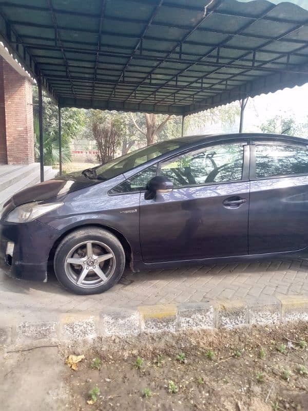 Toyota Prius 2011 model 2014 import 2014 Sindh registration 1