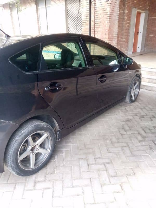 Toyota Prius 2011 model 2014 import 2014 Sindh registration 5