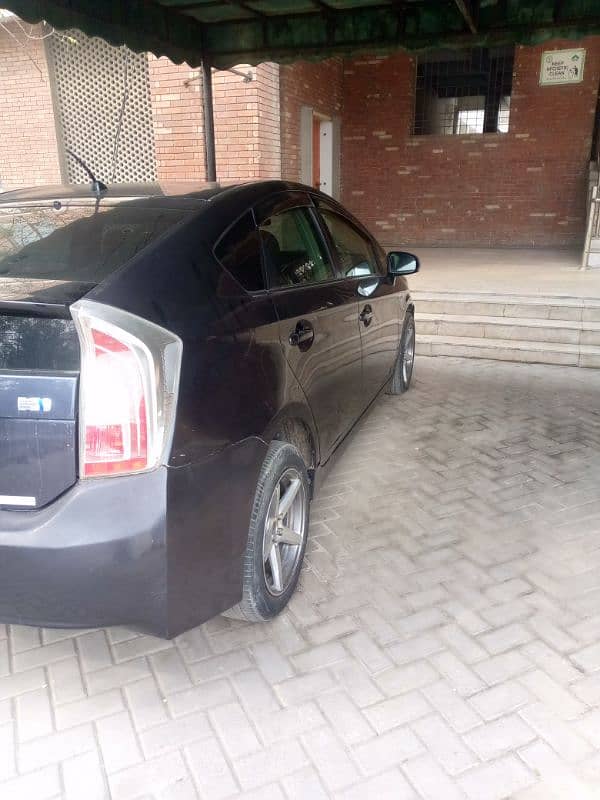 Toyota Prius 2011 model 2014 import 2014 Sindh registration 8