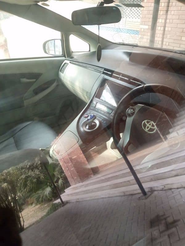 Toyota Prius 2011 model 2014 import 2014 Sindh registration 9