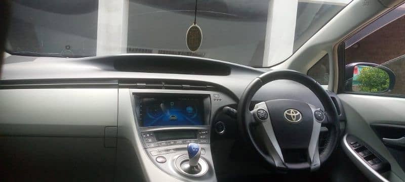 Toyota Prius 2011 model 2014 import 2014 Sindh registration 10