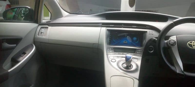 Toyota Prius 2011 model 2014 import 2014 Sindh registration 11