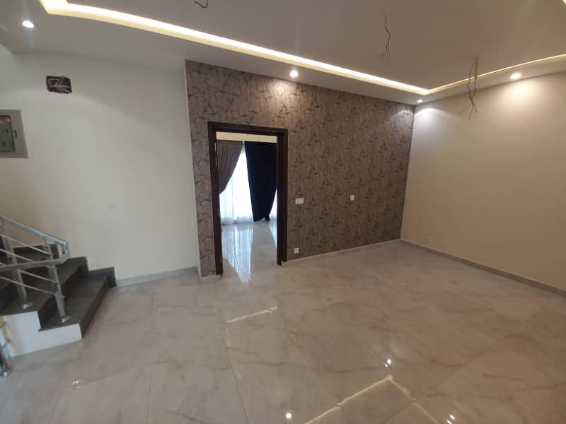 10 Marla house for rent available in Lake City Housing Society Lahore 16