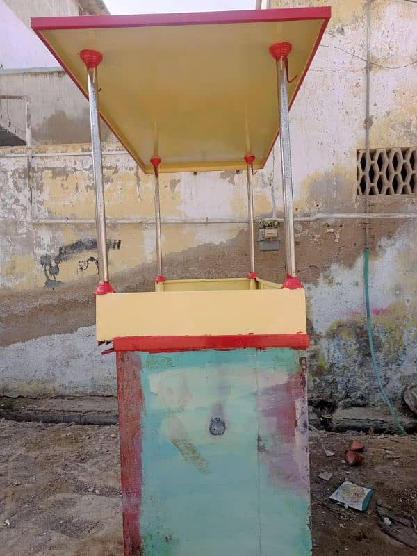 fries counter with fryer 4