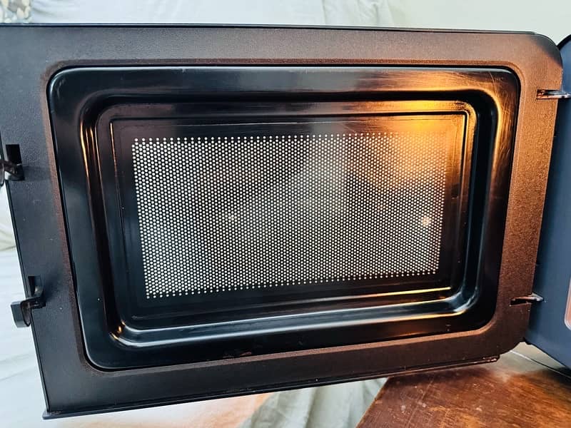 Westpoint Microwave Grill Oven 3