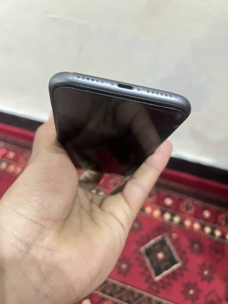 iphone 11 New condition 10/10 5