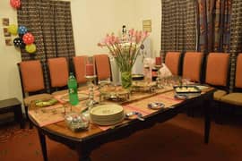 8 seater dining table in ammaculate condition