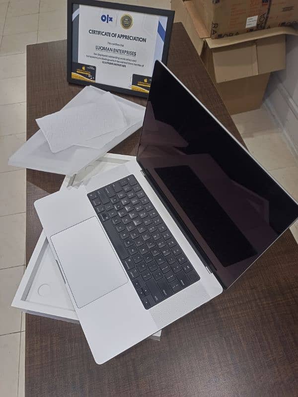 MACBOOK PRO M2 2023 16 INCH FULL BOX 16GB 512GB 12 COR CPU 19 CORE GPU 10