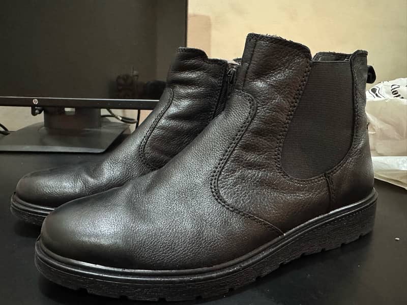 New Breakout Leather Chelsea boots 2