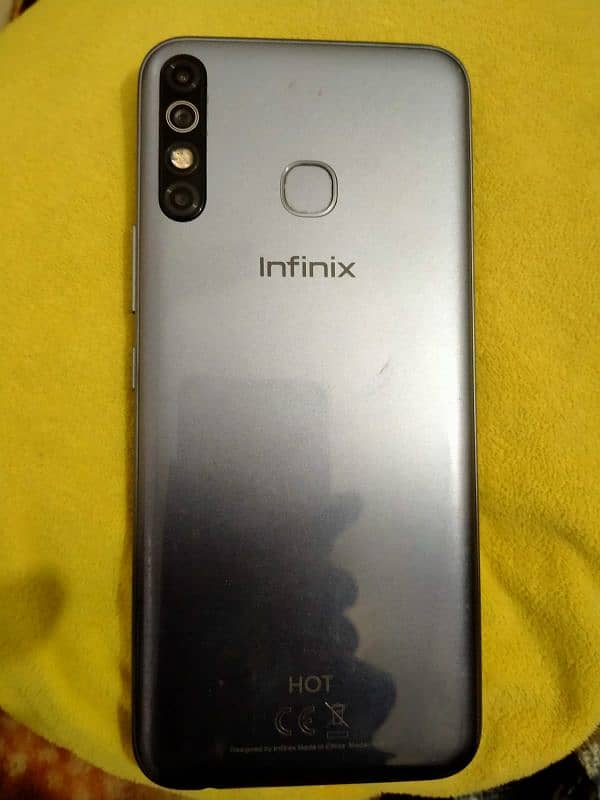 Infinix HOT 8 1