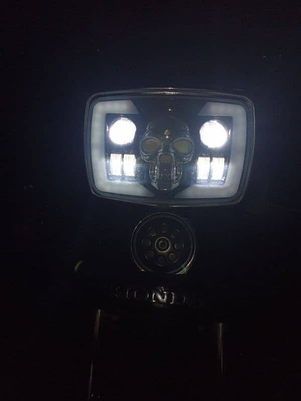 CD 70/ LED LIGHT / USED / RELIABLE 1