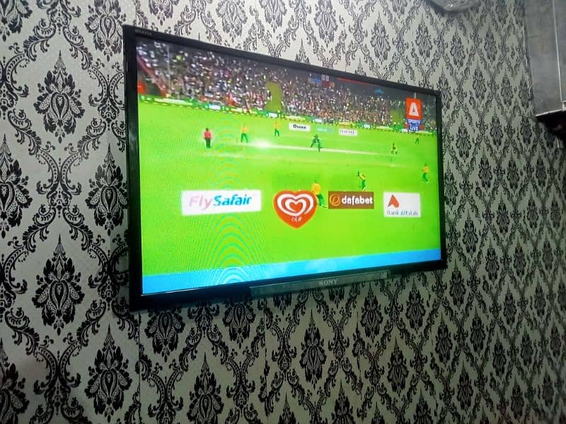 original Sony 32 inch led TV for sale 1