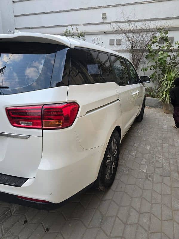 KIA Grand Carnival EX 2018 3