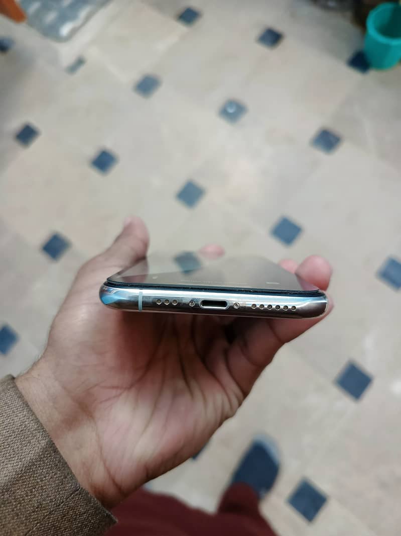 Apple iPhone 11 Pro 2