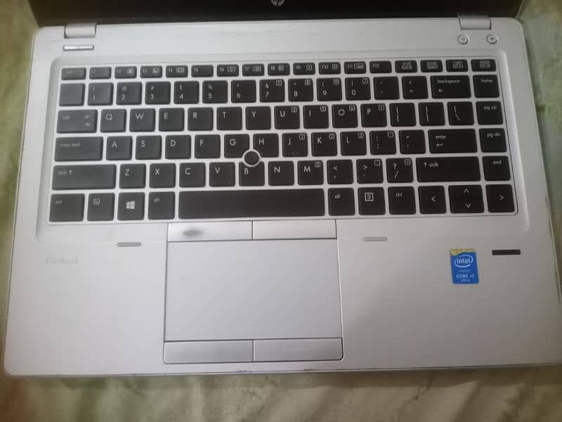 Laptop (Almost New) 0