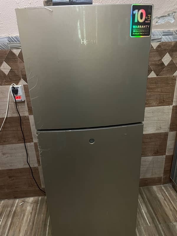 Haier HRF-276/Haier referigerator/Medium size fridge 1