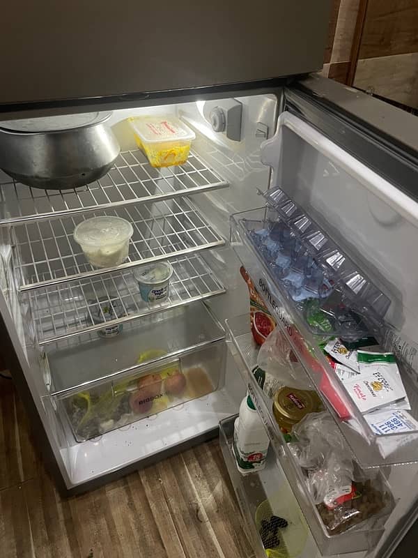 Haier HRF-276/Haier referigerator/Medium size fridge 2