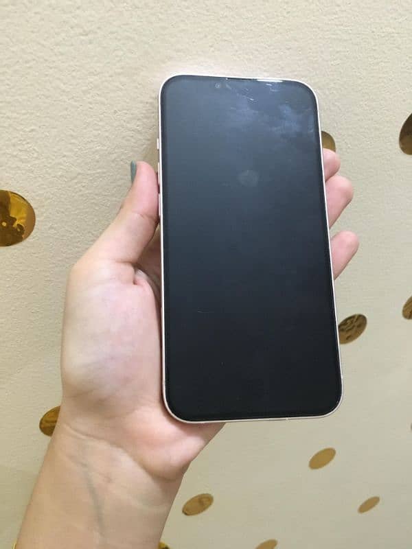 Apple iphone. . . . . . . . . . i em selling iphone 13 128gb 0