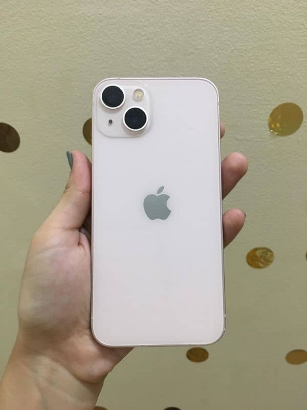 Apple iphone. . . . . . . . . . i em selling iphone 13 128gb 1