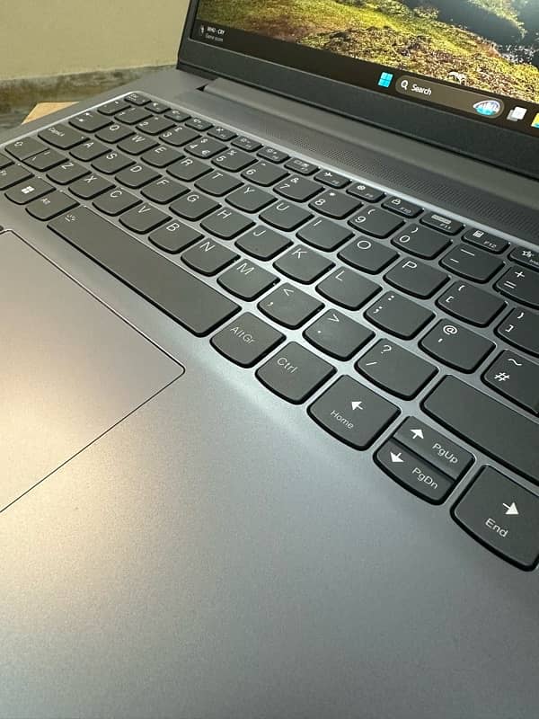 Lenovo Ideapad Slim 3 15IRH8 | i5 13 Gen 3