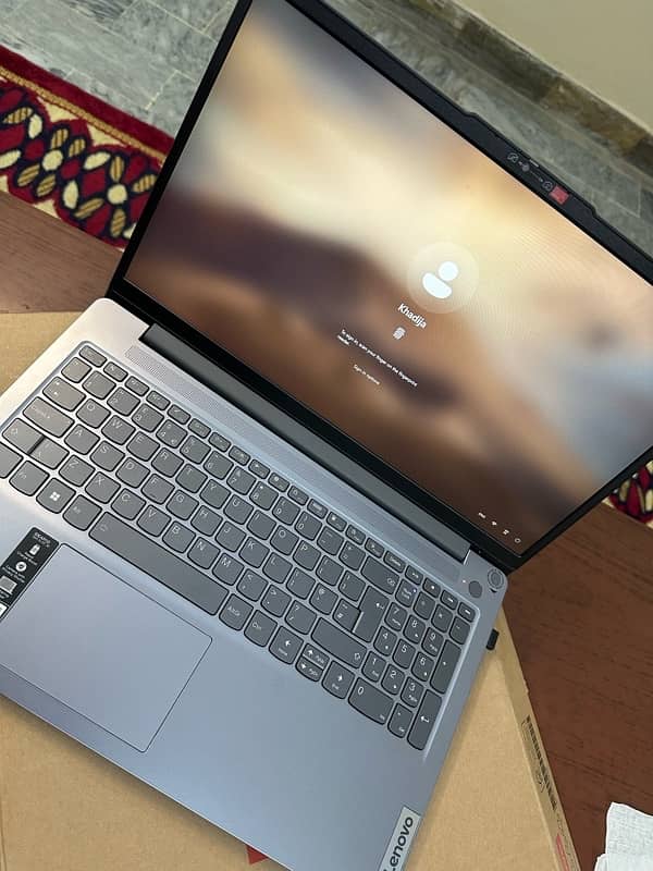 Lenovo Ideapad Slim 3 15IRH8 | i5 13 Gen 11