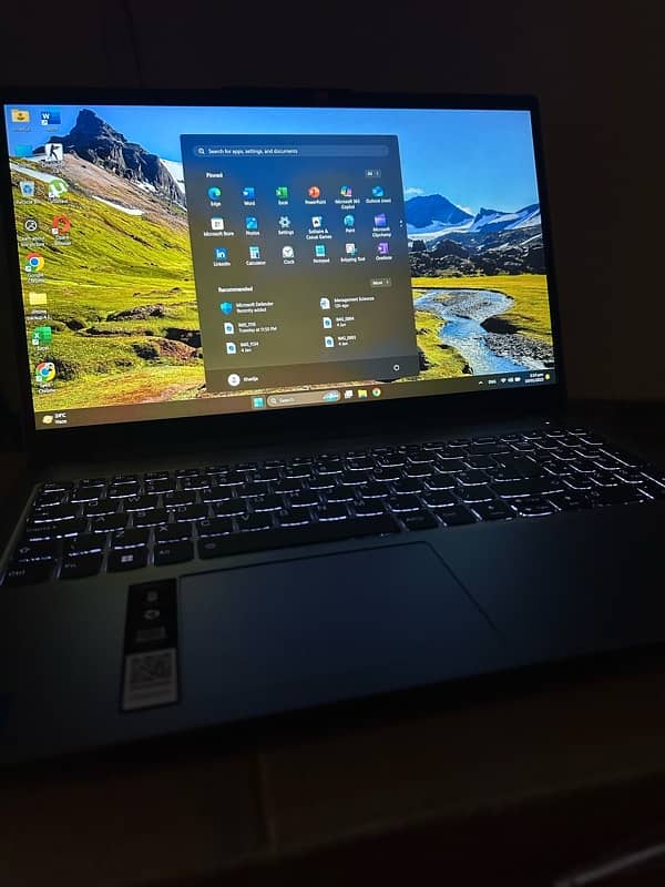 Lenovo Ideapad Slim 3 15IRH8 | i5 13 Gen 0