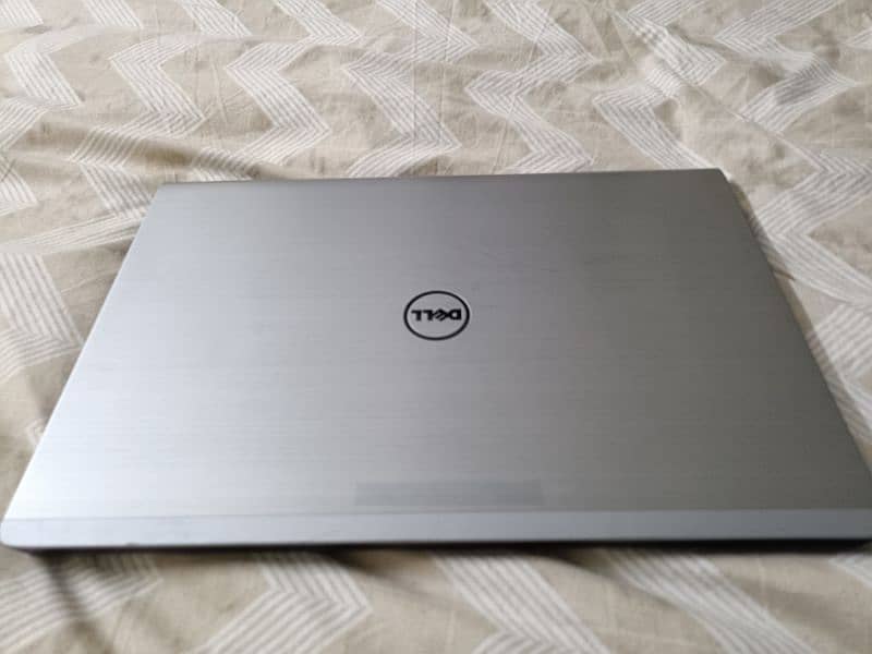 dell Inspiron 5748 , 4th gen, 4 gb ram, 320 gb hdd 17 inch 4