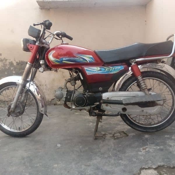 Motorcycle 21 model ha all Punjab number ha Tanki tapa original  pra h 1