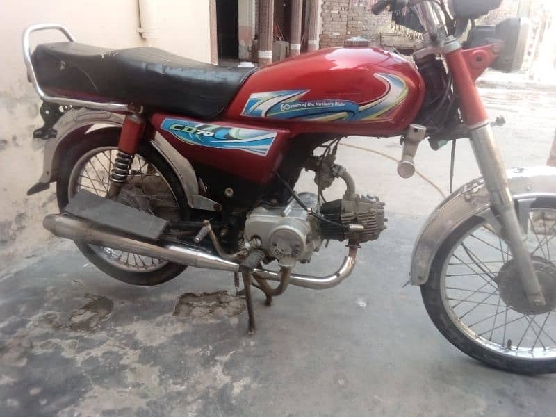 Motorcycle 21 model ha all Punjab number ha Tanki tapa original  pra h 2