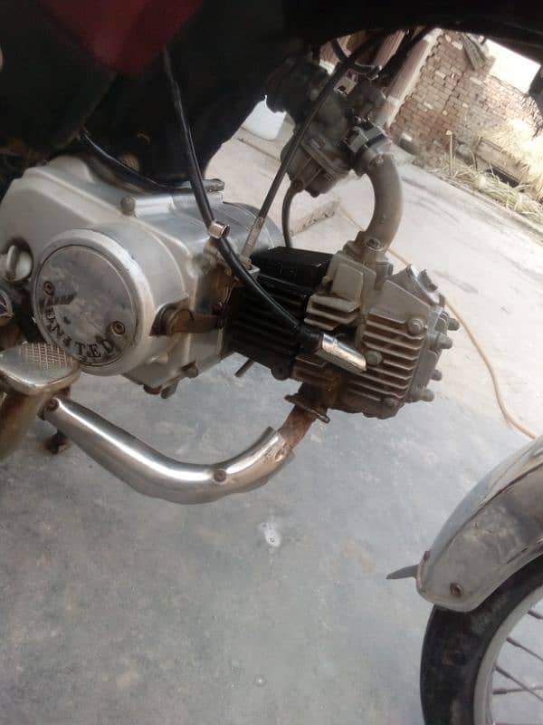 Motorcycle 21 model ha all Punjab number ha Tanki tapa original  pra h 4