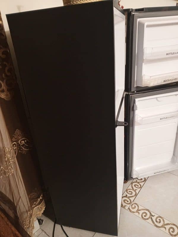 new refrigerator 10/10 condition 2