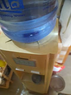 water dispenser (Electrolux]