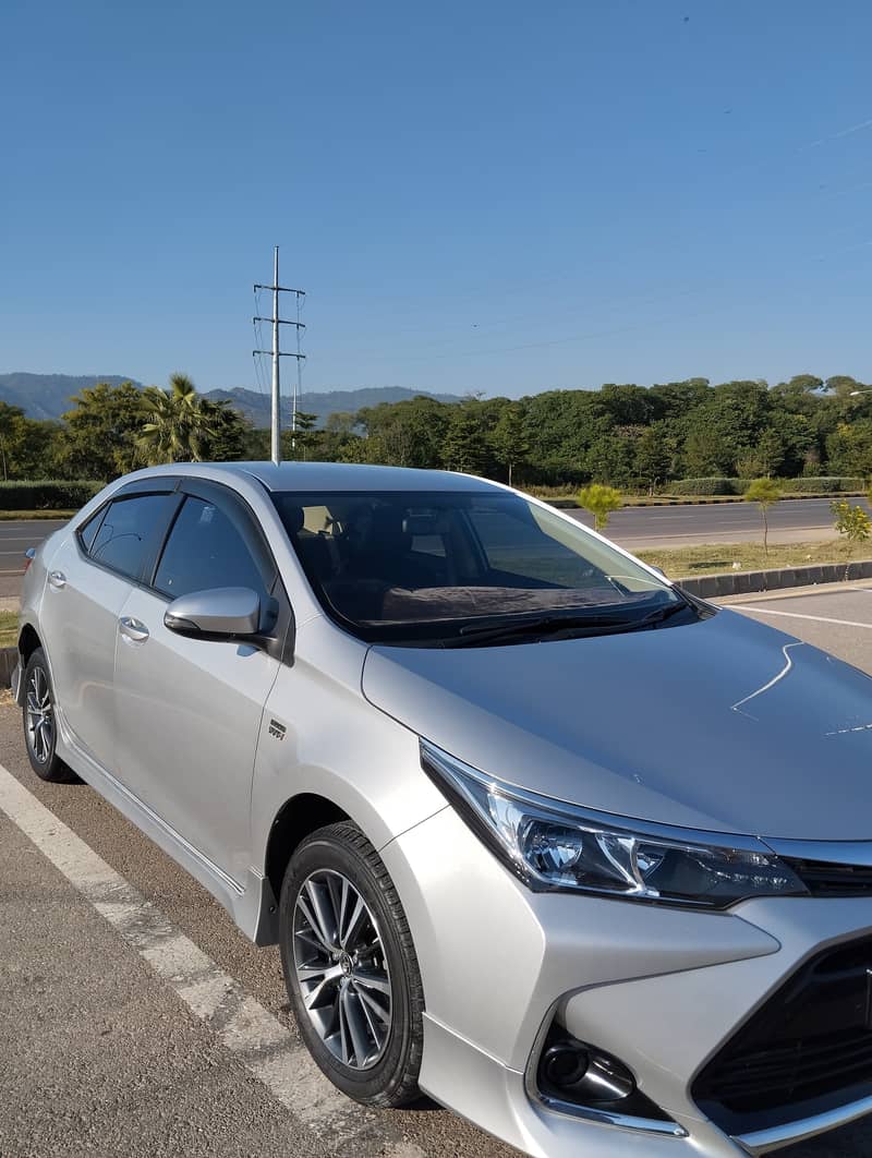 Neat and clean Toyota corolla 1