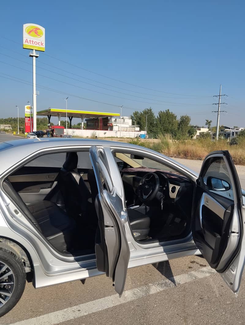 Neat and clean Toyota corolla 11