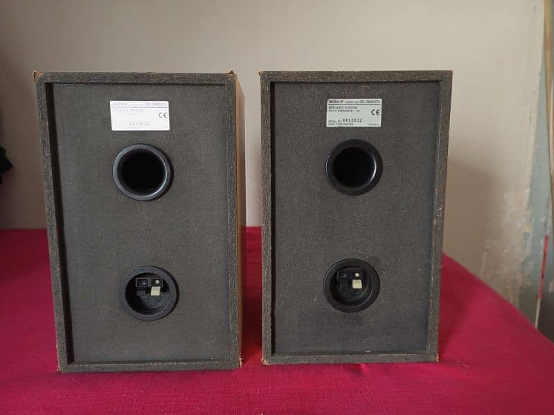 Sony branded speakers woofer without amplifier. 4