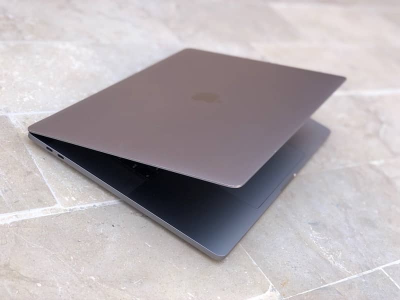 Apple Macbook Pro 2019 16"inch 1