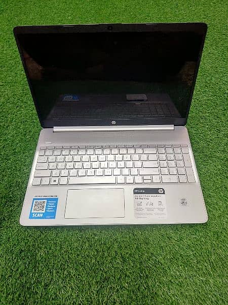 HP notebook 15 with box 0