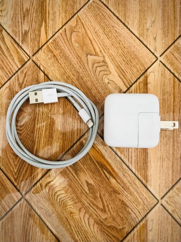 ipad original charger with cable 12Watt, Also use with iphone x,xs,11 0