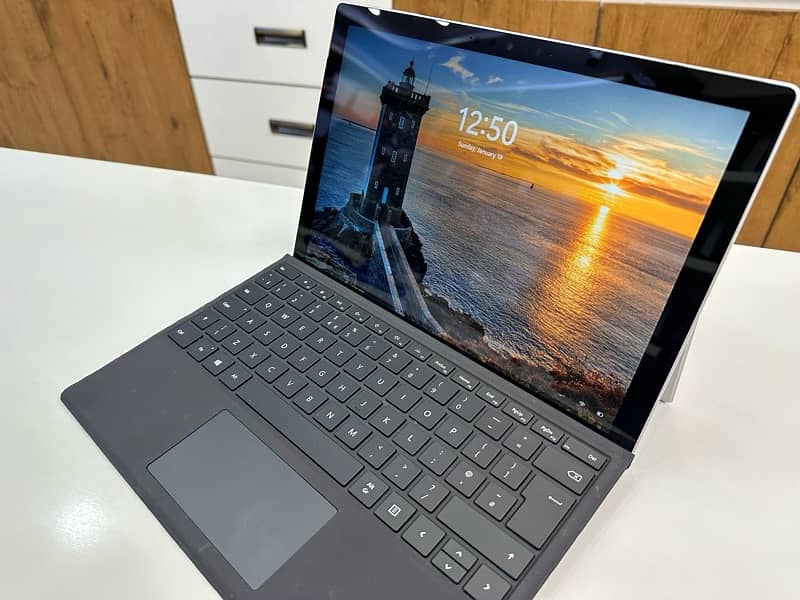 Microsoft Surface pro 7 Core i5 10-th Gen 8 GB RAM 256 GB SSD 1