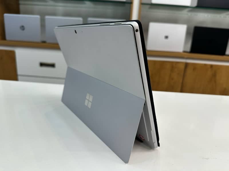 Microsoft Surface pro 7 Core i5 10-th Gen 8 GB RAM 256 GB SSD 2