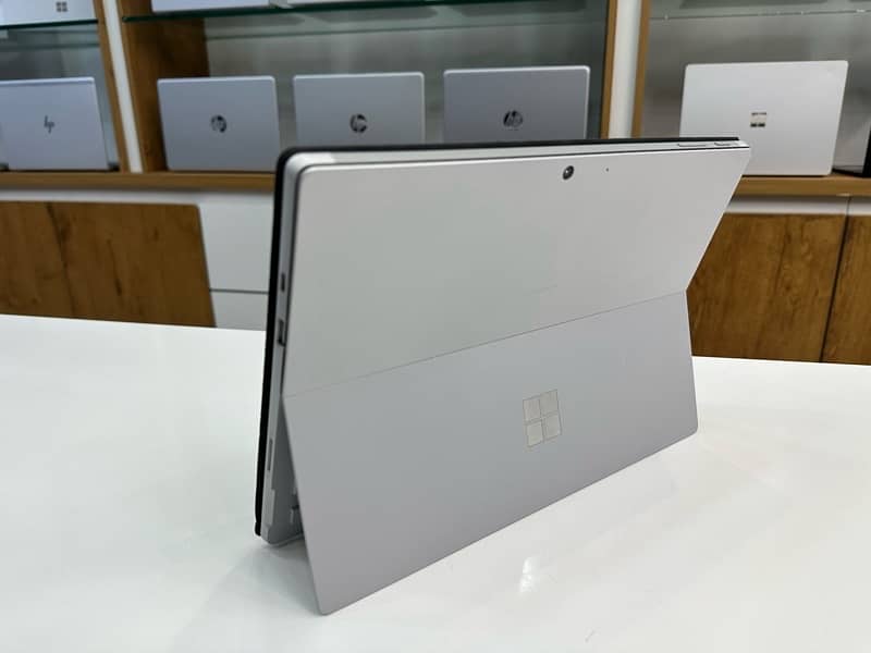 Microsoft Surface pro 7 Core i5 10-th Gen 8 GB RAM 256 GB SSD 4