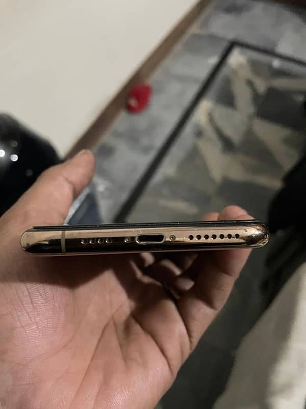 Iphone 11 pro max 256 PTA Approved 1