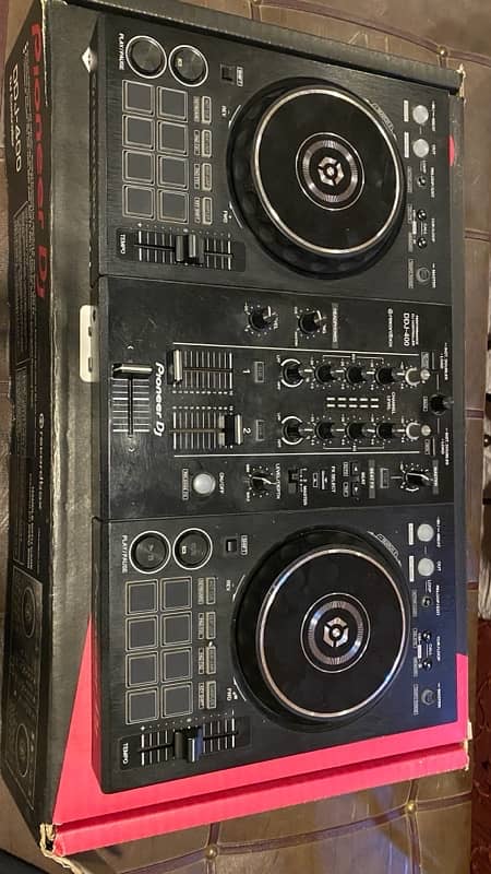 Pioneer DDJ 400 DJ Controller 0