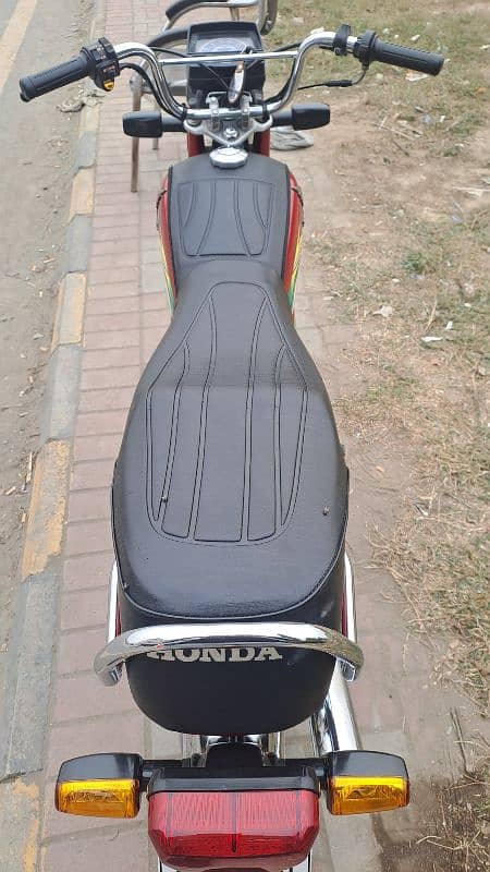 Honda CD70 4