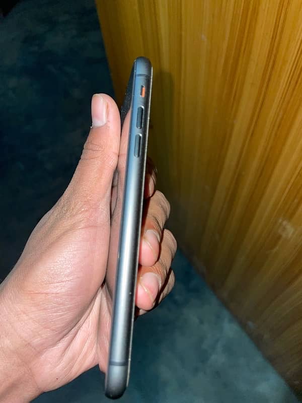 Iphone 11 nonpta factory unlock 64 gb lush condition 1