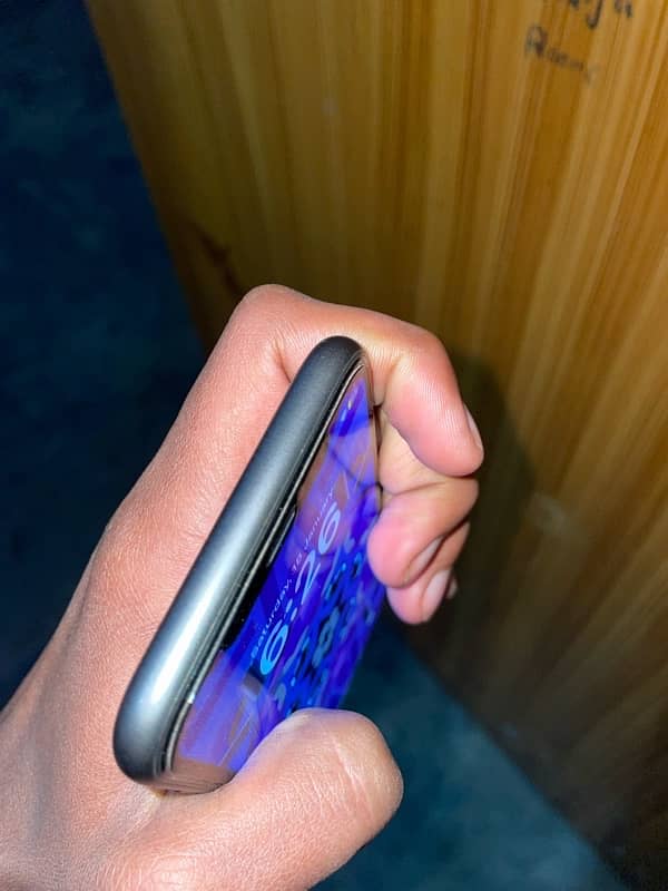 Iphone 11 nonpta factory unlock 64 gb lush condition 4