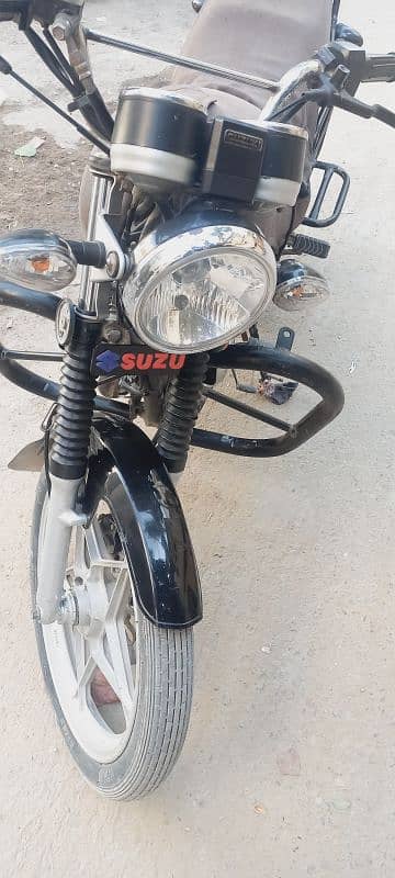 Suzuki 150 SE 6