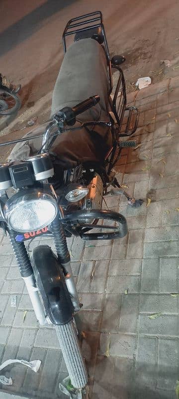 Suzuki 150 SE 9