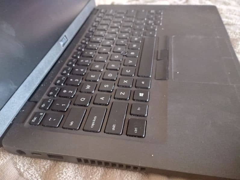 Dell 5400 laptop 1