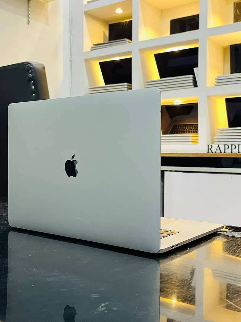 Apple Macbook M1 chip space gray 13 inches 2